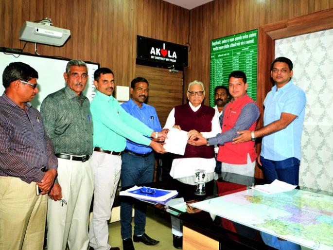 Akola: Morna Cleanliness campaign; District Administration, Municipal Administration started to work | अकोला : मोर्णा स्वच्छता मोहिमेला वेग; जिल्हा प्रशासन, मनपा प्रशासन लागले कामाला 