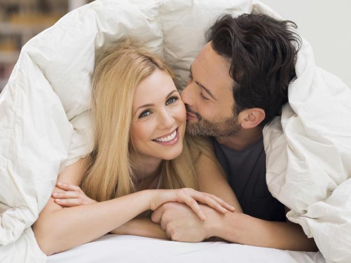 Why morning sex is better than night | लैंगिक जीवन : दुप्पट आनंदासाठी रात्रीऐवजी 'या' वेळेला ठेवा शारीरिक संबंध!  Why morning sex is better than night | लैंगिक जीवन : दुप्पट आनंदासाठी रात्रीऐवजी 'या' वेळेला ठेवा शारीरिक संबंध!