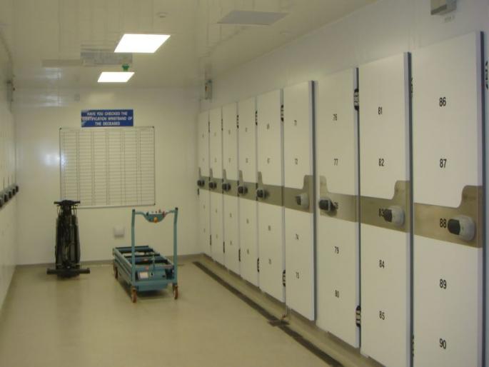 Due to the closure of the air-conditioned machinery, 23 unclaimed bodies are ignored | वातानुकूलित यंत्रणा बंद पडल्याने २३ बेवारस मृतदेहांकडे दुर्लक्ष Due to the closure of the air-conditioned machinery, 23 unclaimed bodies are ignored | वातानुकूलित यंत्रणा बंद पडल्याने २३ बेवारस मृतदेहांकडे दुर्लक्ष