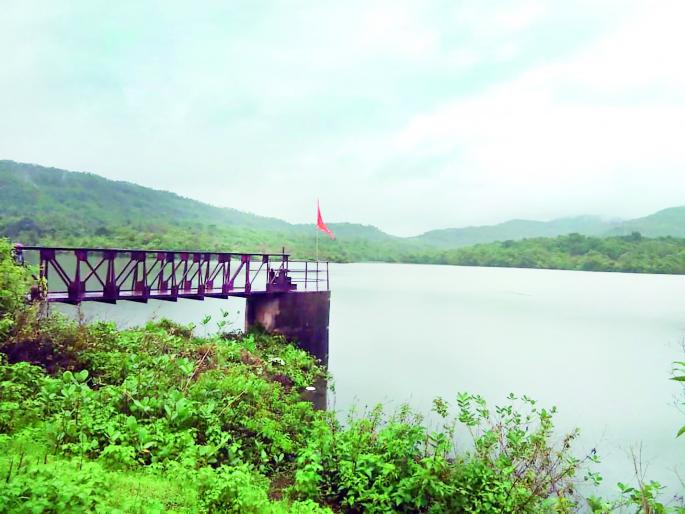 Water transit begins from Morava dam, inspection by minor irrigation department | मोरवणे धरणातून पाण्याचा विसर्ग सुरू, लघु पाटबंधारे विभागाकडून पाहणी Water transit begins from Morava dam, inspection by minor irrigation department | मोरवणे धरणातून पाण्याचा विसर्ग सुरू, लघु पाटबंधारे विभागाकडून पाहणी