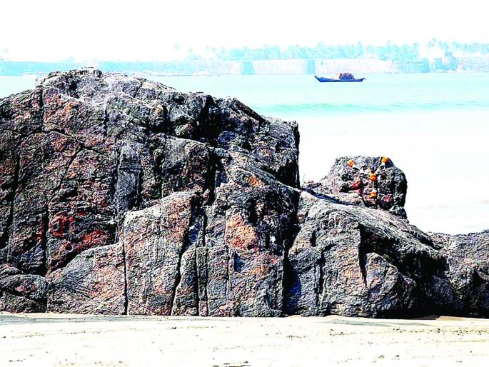 Congress demands construction of temple around Morya rock: Attention of Construction Minister Ashok Chavan | मोरयाचा धोंड्याभोवती मंदिर बांधावे, काँग्रेसची मागणी Congress demands construction of temple around Morya rock: Attention of Construction Minister Ashok Chavan | मोरयाचा धोंड्याभोवती मंदिर बांधावे, काँग्रेसची मागणी