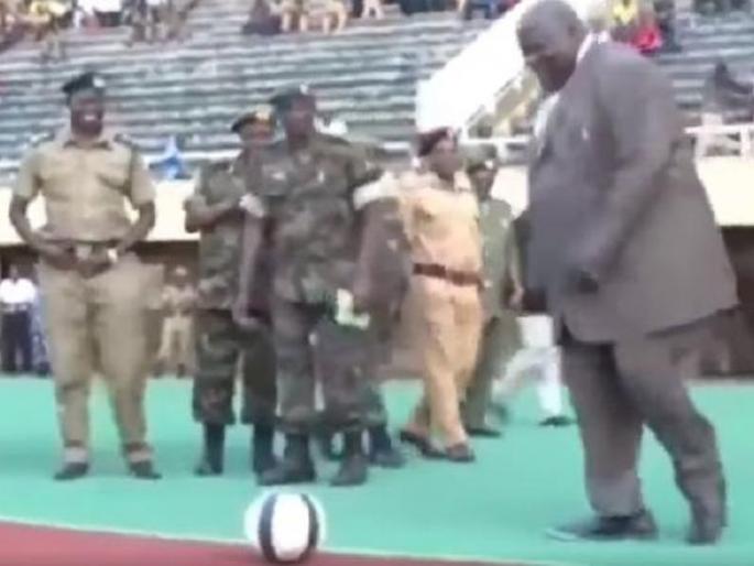 Video of Ugandan deputy PM’s epic fall after kicking a football goes viral | स्पर्धेच्या उद्घाटनावेळी उप पंतप्रधानांनी मारली फुटबॉलला किक, पण... Video of Ugandan deputy PM’s epic fall after kicking a football goes viral | स्पर्धेच्या उद्घाटनावेळी उप पंतप्रधानांनी मारली फुटबॉलला किक, पण...