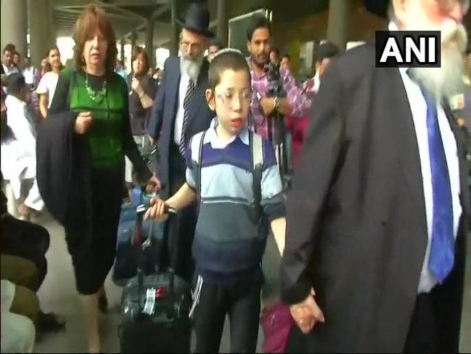 Moshe Holtzberg, who had survived the 26/11 terror attacks, returned back ten years later in Mumbai | 26/11 च्या दहशतवादी हल्ल्यातून वाचलेला मोशे होल्ट्जबर्ग तब्बल दहा वर्षांनी परतला मुंबईत Moshe Holtzberg, who had survived the 26/11 terror attacks, returned back ten years later in Mumbai | 26/11 च्या दहशतवादी हल्ल्यातून वाचलेला मोशे होल्ट्जबर्ग तब्बल दहा वर्षांनी परतला मुंबईत