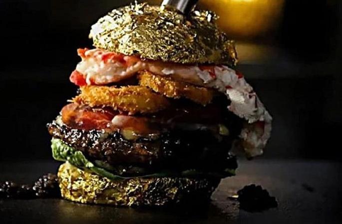 most expensive burger the golden boy netherland food outlet de daltons know costs | जगातील सर्वांत महागडा बर्गर 'The Golden Boy'!, किंमत ऐकून तुम्हालाही बसेल धक्का  most expensive burger the golden boy netherland food outlet de daltons know costs | जगातील सर्वांत महागडा बर्गर 'The Golden Boy'!, किंमत ऐकून तुम्हालाही बसेल धक्का