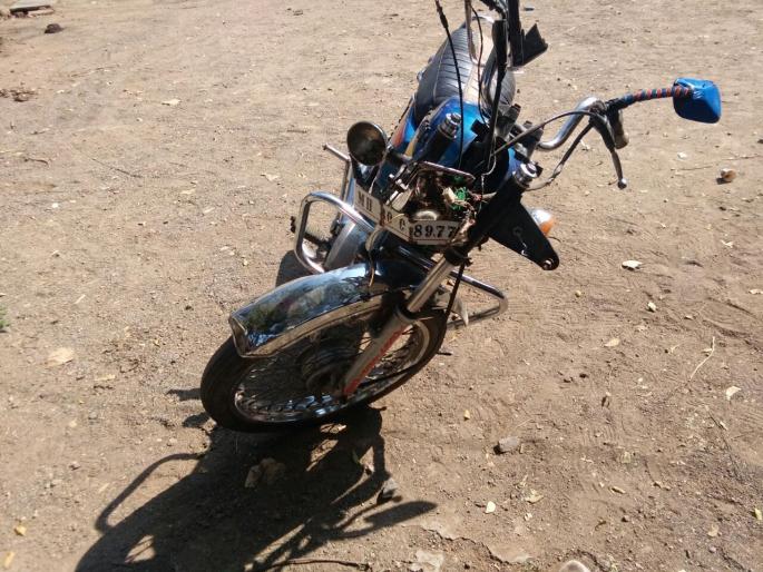 Two motorcycles hit face-to-face; Two serious | दोन मोटारसायकल समोरा-समोर धडकल्या; दोन गंभीर