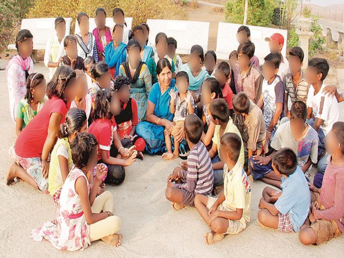 Mothers Day: A tenacity of happiness and tormenting motherhood | Mothers Day : आनंद आणि यातना देणाऱ्या मातृत्वाचे एक तप Mothers Day: A tenacity of happiness and tormenting motherhood | Mothers Day : आनंद आणि यातना देणाऱ्या मातृत्वाचे एक तप