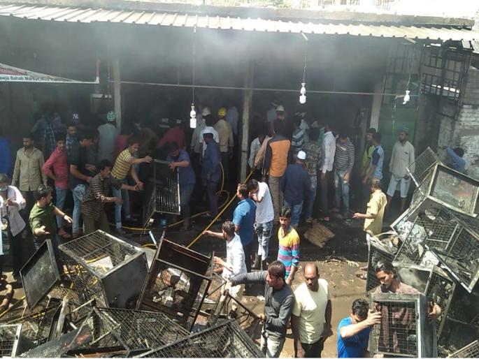 Due to the short circuit, the coolers shop on the road of Motikarnja burnt | शॉर्टसर्किटमुळे मोतीकारंजा रस्त्यावरील कूलर्सचे दुकान जळून खाक Due to the short circuit, the coolers shop on the road of Motikarnja burnt | शॉर्टसर्किटमुळे मोतीकारंजा रस्त्यावरील कूलर्सचे दुकान जळून खाक