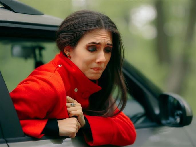 motion sickness during travel know the remedies and causes | प्रवासादरम्यान मळमळ, उलट्या? प्रवास करणं जिकरीचं होतंय? करा 'हे' उपाय motion sickness during travel know the remedies and causes | प्रवासादरम्यान मळमळ, उलट्या? प्रवास करणं जिकरीचं होतंय? करा 'हे' उपाय