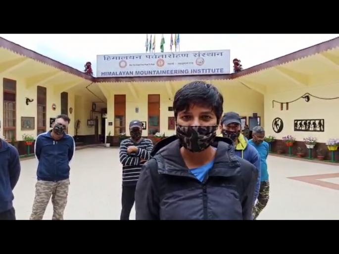 Corona Virus : Maharashtra's Ten mountaineer stuck in darjeeling in last one & half month due to lockdown svg | Corona Virus : महाराष्ट्राचे दहा गिर्यारोहक दार्जिलिंगमध्ये अडकले, सरकारकडे मदतीची मागणी Corona Virus : Maharashtra's Ten mountaineer stuck in darjeeling in last one & half month due to lockdown svg | Corona Virus : महाराष्ट्राचे दहा गिर्यारोहक दार्जिलिंगमध्ये अडकले, सरकारकडे मदतीची मागणी