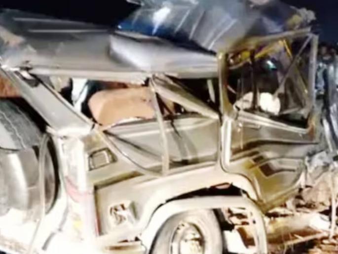 Fatal accident in Indore late night car hits parked dumper 8 killed | इंदूरमध्ये रात्री उशिरा भीषण अपघात, पार्क केलेल्या डंपरला कार धडकली, ८ जण ठार Fatal accident in Indore late night car hits parked dumper 8 killed | इंदूरमध्ये रात्री उशिरा भीषण अपघात, पार्क केलेल्या डंपरला कार धडकली, ८ जण ठार