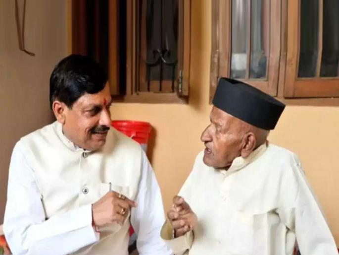 madhya pradesh cm mohan yadav father poonam chand yadav passed away | मध्य प्रदेशचे मुख्यमंत्री मोहन यादव यांना पितृशोक; अनेक दिवसांपासून होते आजारी madhya pradesh cm mohan yadav father poonam chand yadav passed away | मध्य प्रदेशचे मुख्यमंत्री मोहन यादव यांना पितृशोक; अनेक दिवसांपासून होते आजारी