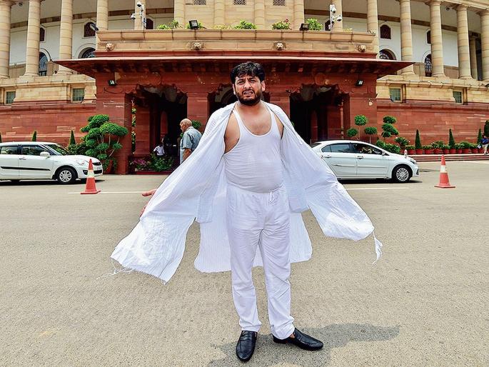 PDP MP tears Constitution in Rajya sabha to protest against scrapping of Article 370 | Jammu & Kashmir: पीडीपीच्या खासदाराने फाडली राज्यघटना; तर एका सदस्याने स्वत:चा कुडता फाडला PDP MP tears Constitution in Rajya sabha to protest against scrapping of Article 370 | Jammu & Kashmir: पीडीपीच्या खासदाराने फाडली राज्यघटना; तर एका सदस्याने स्वत:चा कुडता फाडला