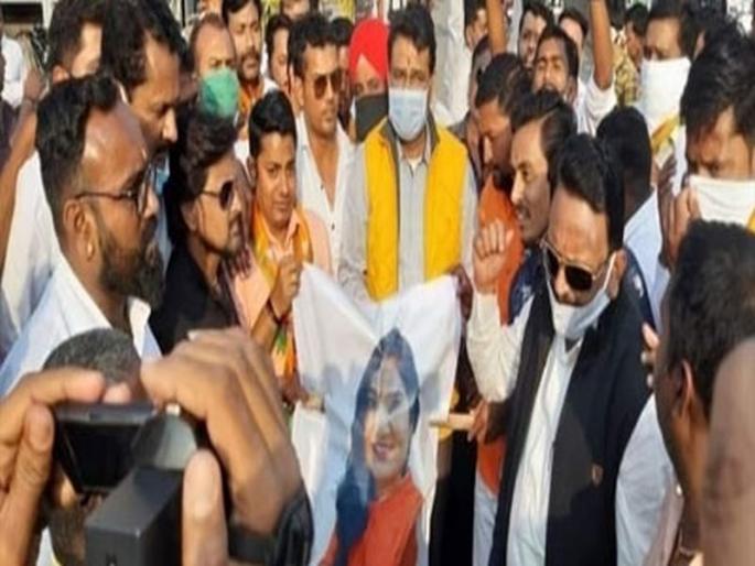 After the MP-MLA dispute, now the workers are face to face | खासदार-आमदार वादानंतर आता कार्यकर्ते आमने-सामने After the MP-MLA dispute, now the workers are face to face | खासदार-आमदार वादानंतर आता कार्यकर्ते आमने-सामने