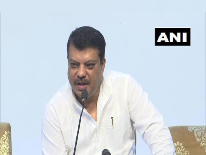 congress mla umang singhar booked for raping and mentally harassing wife | काँग्रेस आमदारावर पत्नीनंच दाखल केला बलात्काराचा गुन्हा, FIR मध्ये म्हटलं…’हे व्हिडिओ बनवातात!’ congress mla umang singhar booked for raping and mentally harassing wife | काँग्रेस आमदारावर पत्नीनंच दाखल केला बलात्काराचा गुन्हा, FIR मध्ये म्हटलं…’हे व्हिडिओ बनवातात!’