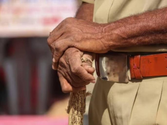 41 years police service, 2 years before retirement exposed on fake certificate | बनावट प्रमाणपत्रावर ४१ वर्षे पोलीस सेवा, निवृत्तीच्या २ वर्ष आधी झाला पर्दाफाश 41 years police service, 2 years before retirement exposed on fake certificate | बनावट प्रमाणपत्रावर ४१ वर्षे पोलीस सेवा, निवृत्तीच्या २ वर्ष आधी झाला पर्दाफाश