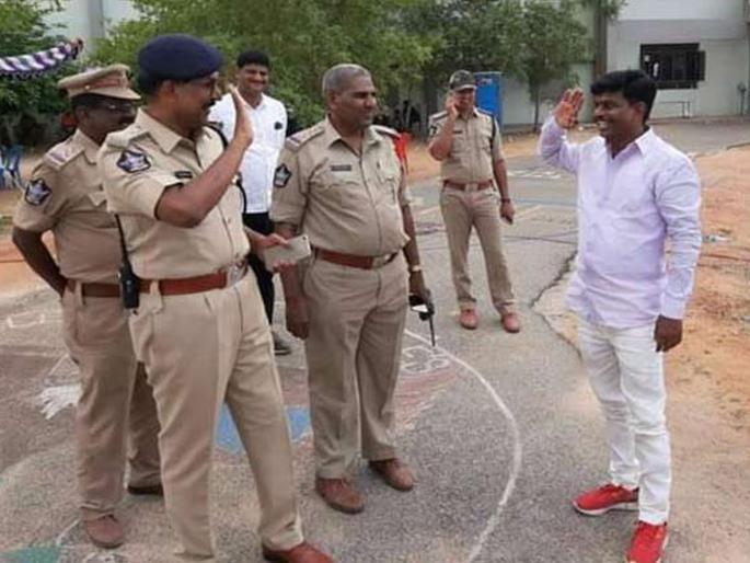 Photo of Andhra pradesh inspector turned MP saluting former boss goes viral | पोलीस निरीक्षक झाला खासदार; जुन्या सहकाऱ्यांना पाहताच ठोकला सलाम Photo of Andhra pradesh inspector turned MP saluting former boss goes viral | पोलीस निरीक्षक झाला खासदार; जुन्या सहकाऱ्यांना पाहताच ठोकला सलाम