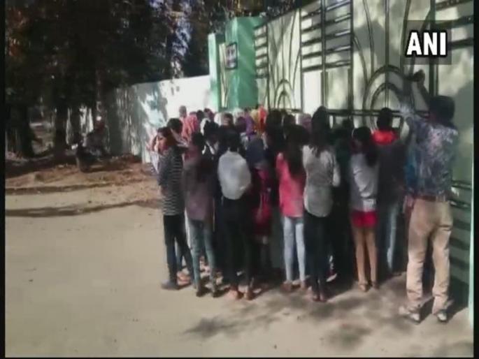 mp 40 girls stripped searched at hostel after used sanitary napkin found in dr hari singh gour university | धक्कादायक; हॉस्टेल वॉर्डनने ४० विद्यार्थिनींचे कपडे उतरवले, एका सॅनिटरी नॅपकिनवरून केला तमाशा mp 40 girls stripped searched at hostel after used sanitary napkin found in dr hari singh gour university | धक्कादायक; हॉस्टेल वॉर्डनने ४० विद्यार्थिनींचे कपडे उतरवले, एका सॅनिटरी नॅपकिनवरून केला तमाशा