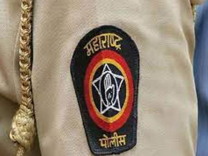 Building a vehicle on the road is expensive; Action against 78 people in Barshit | रस्त्यात वाहन उभारणे पडले महागात; बार्शीत ७८ जणांवर कारवाईचा बडगा Building a vehicle on the road is expensive; Action against 78 people in Barshit | रस्त्यात वाहन उभारणे पडले महागात; बार्शीत ७८ जणांवर कारवाईचा बडगा