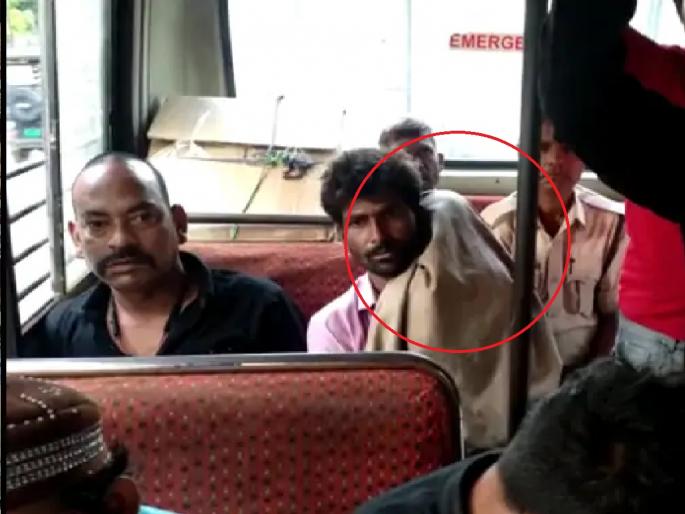 Madhya Pradesh: Chhatarpur ambulance shortage; Uncle took daughter's dead body in bus | ह्रदयद्रावक! 4 वर्षीय भाचीचा मृत्यू, रुग्णवाहिका न मिळाल्याने मामाने मृतदेह खांद्यावर टाकून नेला Madhya Pradesh: Chhatarpur ambulance shortage; Uncle took daughter's dead body in bus | ह्रदयद्रावक! 4 वर्षीय भाचीचा मृत्यू, रुग्णवाहिका न मिळाल्याने मामाने मृतदेह खांद्यावर टाकून नेला