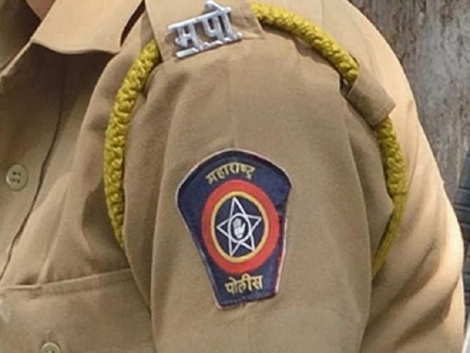 Isma's life saved by entering through the window; Appreciate the courage to prioritize duty | चिंचोळ्या खिडकीतून प्रवेश करत वाचविले इसमाचे प्राण; कर्तव्याला प्राधान्य देत केलेल्या धाडसाचे कौतुक Isma's life saved by entering through the window; Appreciate the courage to prioritize duty | चिंचोळ्या खिडकीतून प्रवेश करत वाचविले इसमाचे प्राण; कर्तव्याला प्राधान्य देत केलेल्या धाडसाचे कौतुक