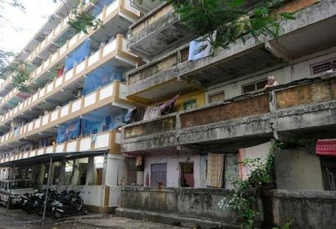 Corona panic is on the rise in police colonies in Mumbai | मुंबईतील पोलीस वसाहतींमध्ये वाढतेय कोरोनाची दहशत Corona panic is on the rise in police colonies in Mumbai | मुंबईतील पोलीस वसाहतींमध्ये वाढतेय कोरोनाची दहशत