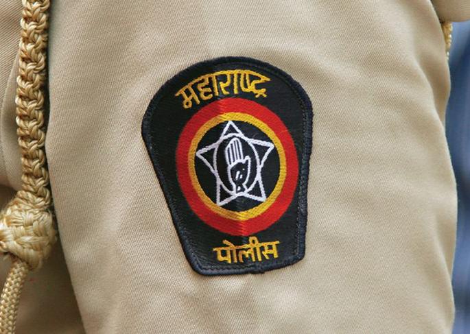 coronavirus: I am the president, will see you ... file a crime against a shadowy leader with police | coronavirus: मी अध्यक्ष आहे, तुम्हाला बघून घेईल... पोलिसांशी हुज्जत घालणाऱ्या नेत्याविरुद्ध गुन्हा दाखल coronavirus: I am the president, will see you ... file a crime against a shadowy leader with police | coronavirus: मी अध्यक्ष आहे, तुम्हाला बघून घेईल... पोलिसांशी हुज्जत घालणाऱ्या नेत्याविरुद्ध गुन्हा दाखल