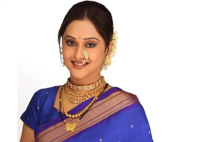 2020 - life's 20-20 - Actor Mrinal kulkarni shares what she would like to share with his 20-year-old-self | नात्यांकडे संशयाने पाहू नकोस. प्रेमावर विश्वास ठेवच! 2020 - life's 20-20 - Actor Mrinal kulkarni shares what she would like to share with his 20-year-old-self | नात्यांकडे संशयाने पाहू नकोस. प्रेमावर विश्वास ठेवच!