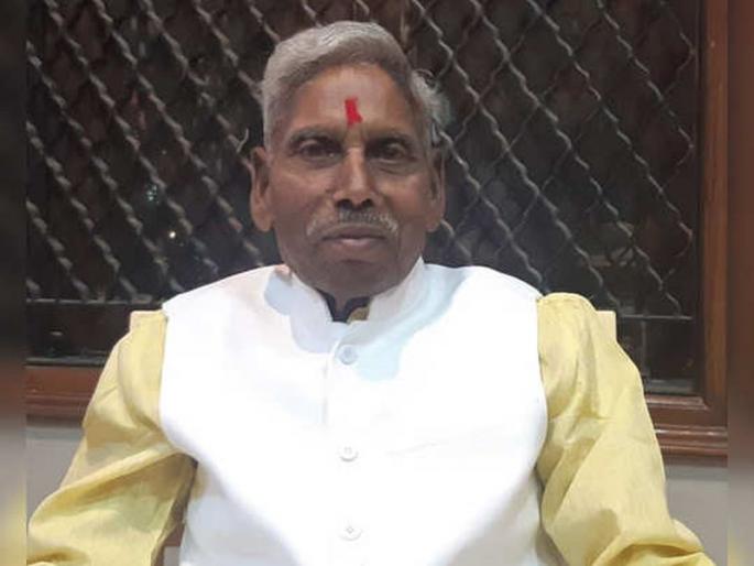 From sales tax officer to minister, Makharam Pawar stopped in the storm | विक्रीकर अधिकारी ते मंत्री, मखराम पवार यांचा झंझावात थांबला From sales tax officer to minister, Makharam Pawar stopped in the storm | विक्रीकर अधिकारी ते मंत्री, मखराम पवार यांचा झंझावात थांबला