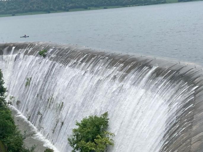 Morna dam in Akola district 'overflow'! | मोर्णा प्रकल्प ‘ओव्हरफ्लो’! Morna dam in Akola district 'overflow'! | मोर्णा प्रकल्प ‘ओव्हरफ्लो’!
