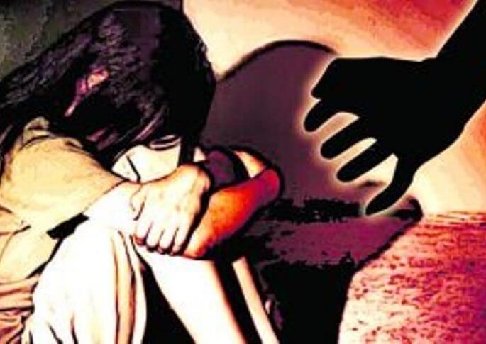 Sexual assault on a three-year-old girl in Madgaon, the girl alleged through the incident MMG | मडगावात तीन वर्षांच्या मुलीवर लैंगिक अत्याचार, मुलीने चित्राद्वारे कथित केला प्रसंग Sexual assault on a three-year-old girl in Madgaon, the girl alleged through the incident MMG | मडगावात तीन वर्षांच्या मुलीवर लैंगिक अत्याचार, मुलीने चित्राद्वारे कथित केला प्रसंग