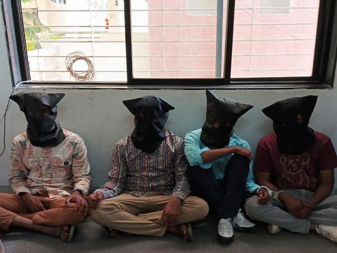 Gang that kidnapped businessman busted in Nashik; Cash worth Rs 3 lakh seized: Search underway for ringleader | नाशिकमध्ये व्यावसायिकाचे अपहरण करणारी टोळी गजाआड; तीन लाखांची रोकड जप्त : म्होरक्याचा शोध सुरू Gang that kidnapped businessman busted in Nashik; Cash worth Rs 3 lakh seized: Search underway for ringleader | नाशिकमध्ये व्यावसायिकाचे अपहरण करणारी टोळी गजाआड; तीन लाखांची रोकड जप्त : म्होरक्याचा शोध सुरू