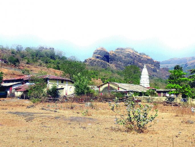 Durgavir's work for Enhancement of Mrugagad | मृगगडाच्या संवर्धनासाठी दुर्गवीरांचे श्रमदान, जपला जातोय ऐतिहासिक वारसा Durgavir's work for Enhancement of Mrugagad | मृगगडाच्या संवर्धनासाठी दुर्गवीरांचे श्रमदान, जपला जातोय ऐतिहासिक वारसा