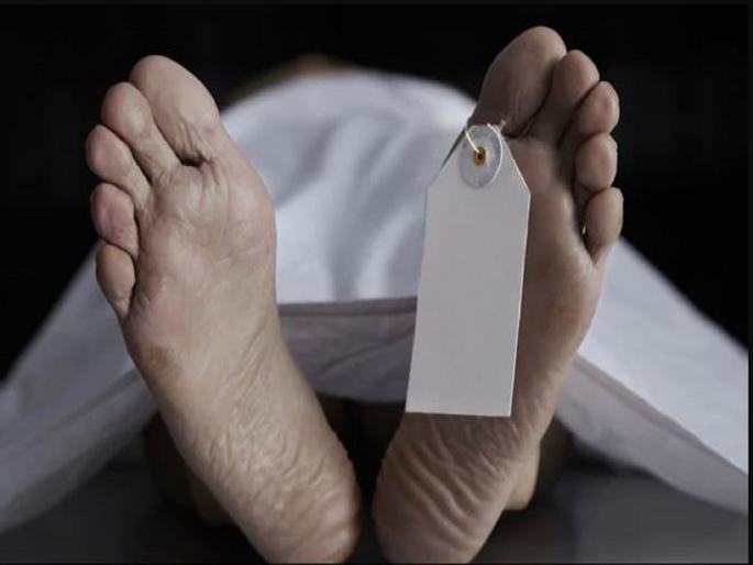 Shocking corona virus-pandemic dead body changed in postmortem House In Agra | धक्कादायक, मृतदेहांची झाली अदलाबदल; अनोळखी मृतदेहावर केले अंत्यसंस्कार Shocking corona virus-pandemic dead body changed in postmortem House In Agra | धक्कादायक, मृतदेहांची झाली अदलाबदल; अनोळखी मृतदेहावर केले अंत्यसंस्कार