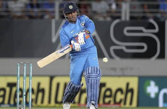 India vs Australia: ms Dhoni's name has been in lowest strike rate indian player, people trying to Troll him | India vs Australia : धोनीच्या नावावर झाला 'हा' लाजीरवाणा विक्रम, होतोय ट्रोल...