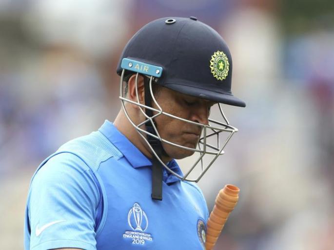 It was wrong to send Dhoni for batting late | धोनीला विलंबाने पाठविणे चूकच होती