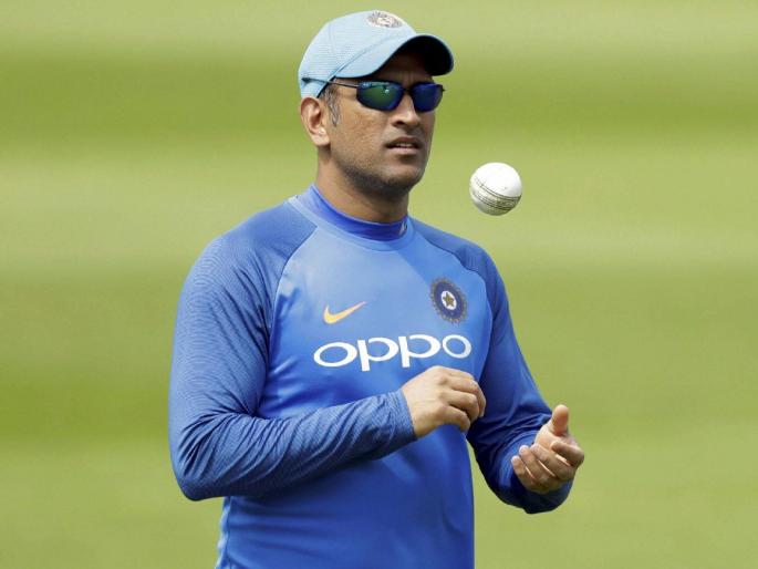 Video: MS Dhoni proves he is a man with a golden heart | ...म्हणून महेंद्रसिंग धोनी ग्रेट आहे, पाहा व्हिडीओ 