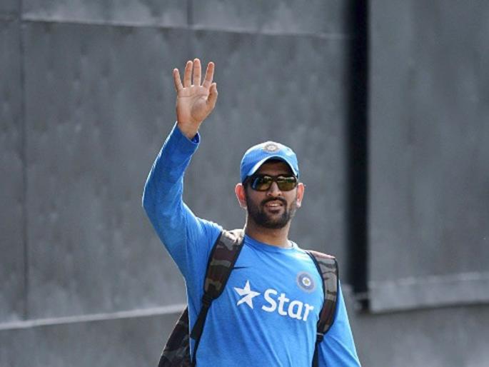 When will MS Dhoni retire? Silence left by the selection committee chairman msk prasad | महेंद्रसिंग धोनी निवृत्ती घेणार कधी; निवड समिती अध्यक्षांनी सोडले मौन