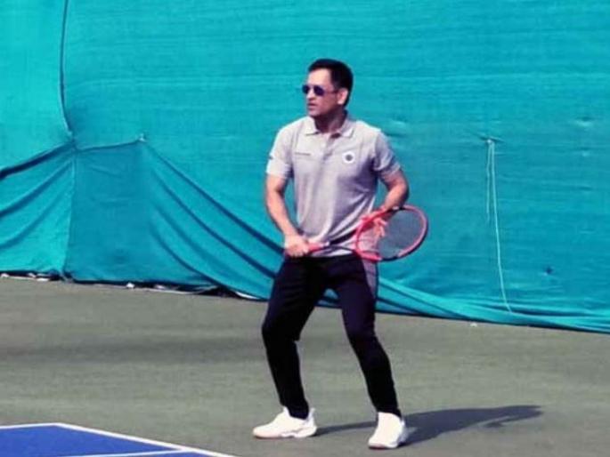 Mahendra Singh Dhoni won the tennis court after the kabaddi | कबड्डीनंतर आता महेंद्रसिंग धोनीने जिंकले टेनिस कोर्ट