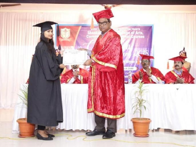 Students should take advantage of government funding for higher education; Advice to the municipal commissioner's students in the graduation program | विद्यार्थ्यांनी सरकारी अनुदानाचा फायदा उच्च शिक्षणासाठी घ्यावा; पदवीदान कार्यक्रमात पालिका आयुक्तांचा विद्यार्थ्यांना सल्ला Students should take advantage of government funding for higher education; Advice to the municipal commissioner's students in the graduation program | विद्यार्थ्यांनी सरकारी अनुदानाचा फायदा उच्च शिक्षणासाठी घ्यावा; पदवीदान कार्यक्रमात पालिका आयुक्तांचा विद्यार्थ्यांना सल्ला