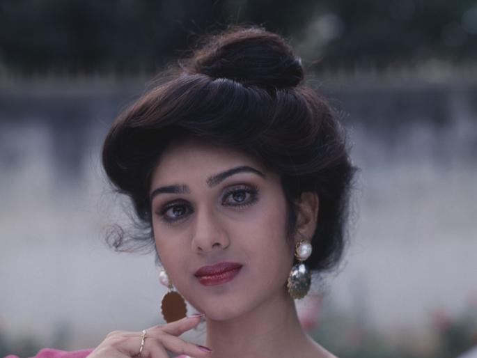 "I don't regret that decision at all..." actress Meenakshi Seshadri confesses | "त्या’ निर्णयाची अजिबात खंत वाटत नाही..." अभिनेत्री मीनाक्षी शेषाद्रीची कबुली "I don't regret that decision at all..." actress Meenakshi Seshadri confesses | "त्या’ निर्णयाची अजिबात खंत वाटत नाही..." अभिनेत्री मीनाक्षी शेषाद्रीची कबुली