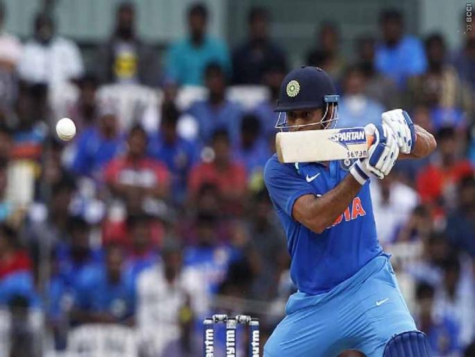 Dhoni 's special century against Australia, joins legend | ऑस्ट्रेलियाविरूद्ध धोनीने झळकावलं 'स्पेशल शतक', दिग्गजांच्या पंक्तीत झाला सामील