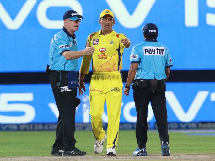 MS Dhoni fined 50 percent match fees for Code of conduct breach | पंचांच्या निर्णयाविरोधात मैदानात धाव घेणे धोनीला भोवले, सामनाधिकाऱ्यांनी 50 टक्के मानधन कापले