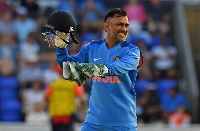 India vs Australia 3rd ODI: MS Dhoni completed 1000 ODI runs in Australia, became a fourth Indian | India vs Australia 3rd ODI : महेंद्रसिंग धोनीनं पटकावलं तेंडुलकरच्या पंक्तीत स्थान