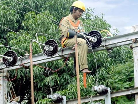 Special teams of Mahavidyar for uninterrupted power supply | coronavirus; अखंडित वीजपुरवठ्यासाठी महावितरणची विशेष पथके Special teams of Mahavidyar for uninterrupted power supply | coronavirus; अखंडित वीजपुरवठ्यासाठी महावितरणची विशेष पथके