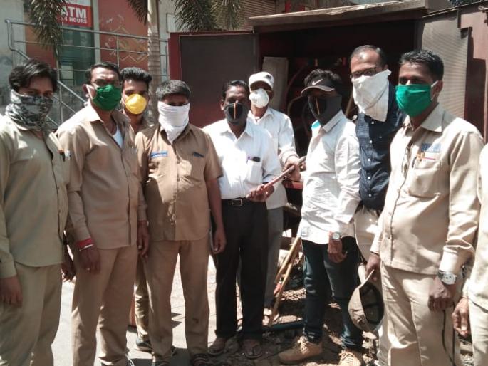 CoronaVirus Lockdown: | CoronaVirus Lockdown : ३५०० कर्मचारी भरउन्हात म्हणून ३९ लाख नागरिक घरी निवांत CoronaVirus Lockdown: | CoronaVirus Lockdown : ३५०० कर्मचारी भरउन्हात म्हणून ३९ लाख नागरिक घरी निवांत