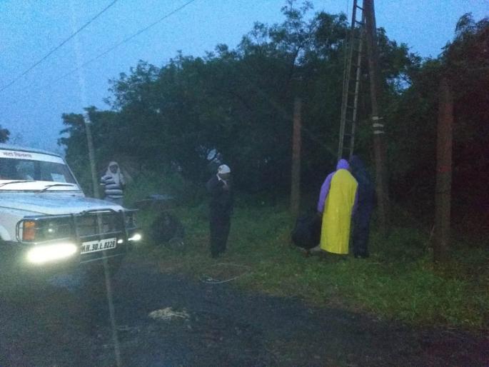 Mahavitran : Storm hits power system in Akola district! | अकोला जिल्ह्यात वादळी वाऱ्याचा वीज यंत्रणेला फटका!