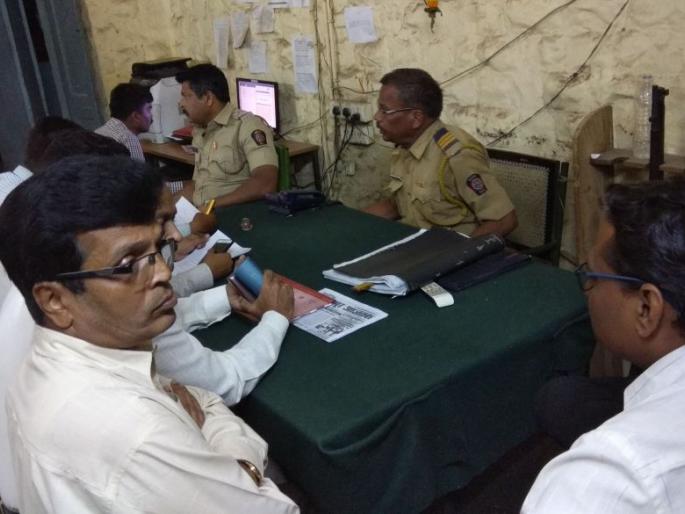 Two engineers of Mahavitaran's recovery team in Khamgaon beaten by customer | खामगावात महावितरणच्या  वसुली पथकातील दोन अभियंत्यास वीज ग्राहकाची मारहाण Two engineers of Mahavitaran's recovery team in Khamgaon beaten by customer | खामगावात महावितरणच्या  वसुली पथकातील दोन अभियंत्यास वीज ग्राहकाची मारहाण