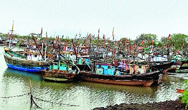 This season also went by due to the uncertainty over fishing, Corona | मासेमारीवर अनिश्चिततेचे सावट, कोरोनामुळे यंदाचा हंगामही गेला This season also went by due to the uncertainty over fishing, Corona | मासेमारीवर अनिश्चिततेचे सावट, कोरोनामुळे यंदाचा हंगामही गेला
