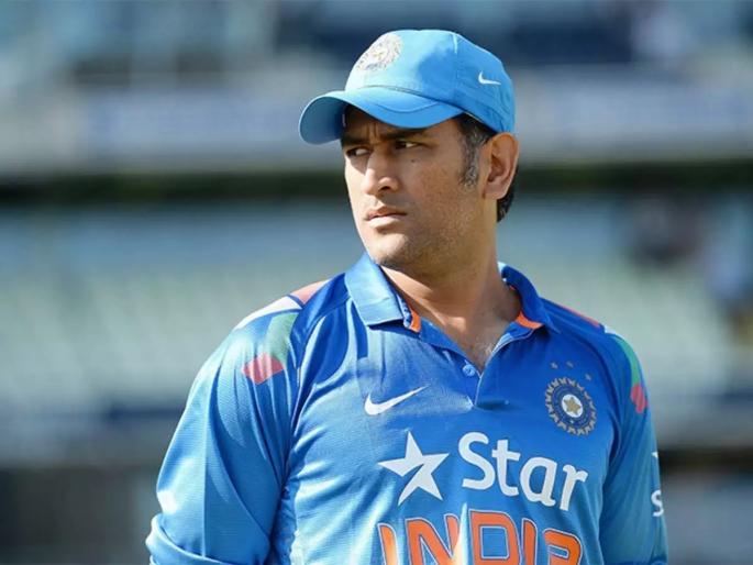 Dhoni stays aloof from social media, tweeted after 6 months for PM modi | धोनी सोशल मीडियापासून राहतो अलिप्त, चक्क ६ महिन्यानंतर केलं ट्विट