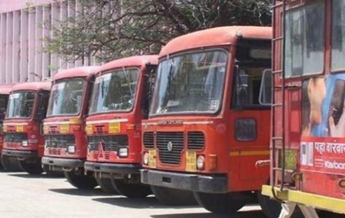 Carriers of Solapur depot for the service of Mumbaikars | मुंबईकरांच्या सेवेसाठी सोलापूर आगाराचे चालक अन् वाहक Carriers of Solapur depot for the service of Mumbaikars | मुंबईकरांच्या सेवेसाठी सोलापूर आगाराचे चालक अन् वाहक